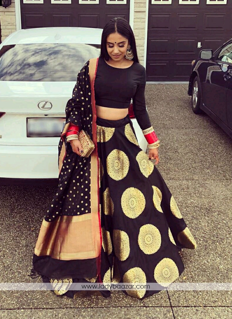 BLACK AND IVORY PRINTED LEHENGA SET AND A ZARI EMBROIDERED BLOUSE PAIRED  WITH A BLACK AND IVORY PRINTED DUPATTA WITH A SILVER EMBROIDERED BORDER AND  BUTIS. - Seasons India